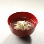 鰯と鰹が香り立つつみれ団子を入れた汁物